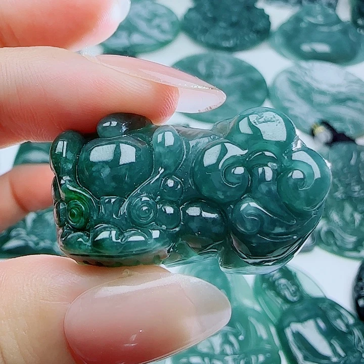 翡翠未镶嵌颈饰多样性发货天然的A货翡翠