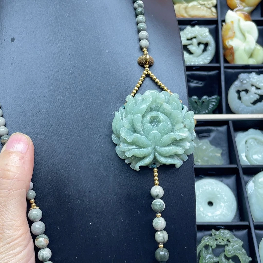 蛇纹石玉未镶嵌颈饰