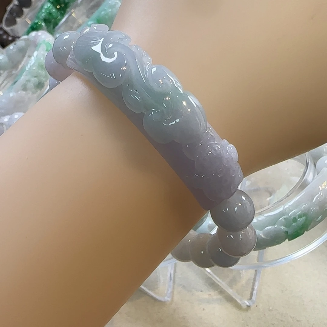 翡翠未镶嵌颈饰手牌