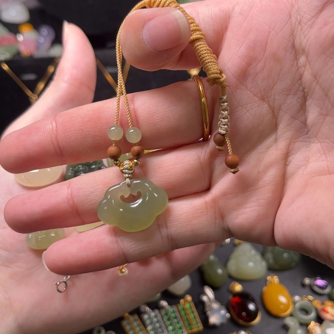 颈饰未镶嵌和田玉