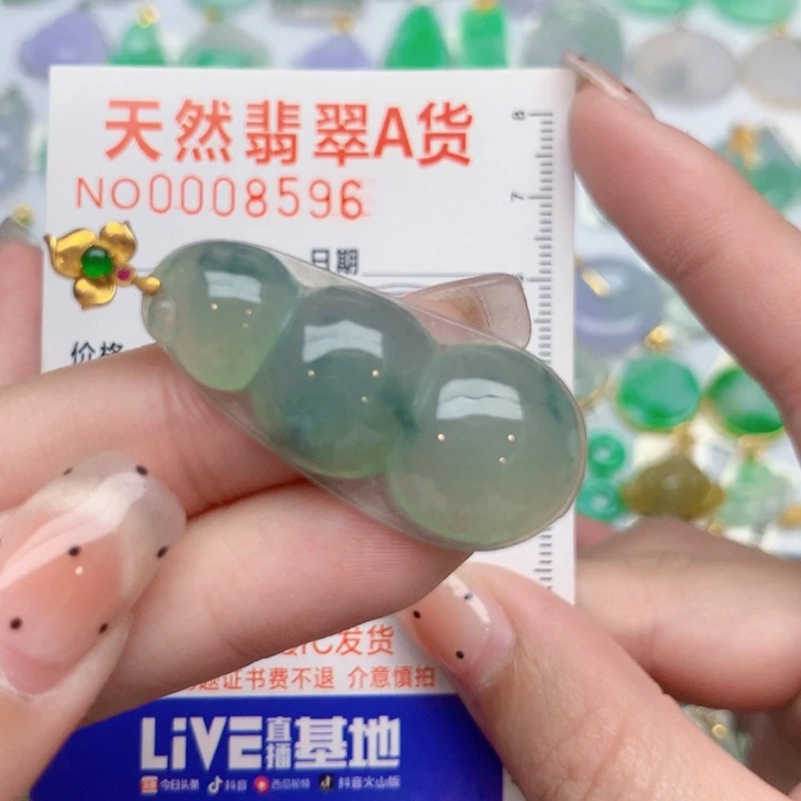 翡翠18K金镶嵌颈饰豆子
