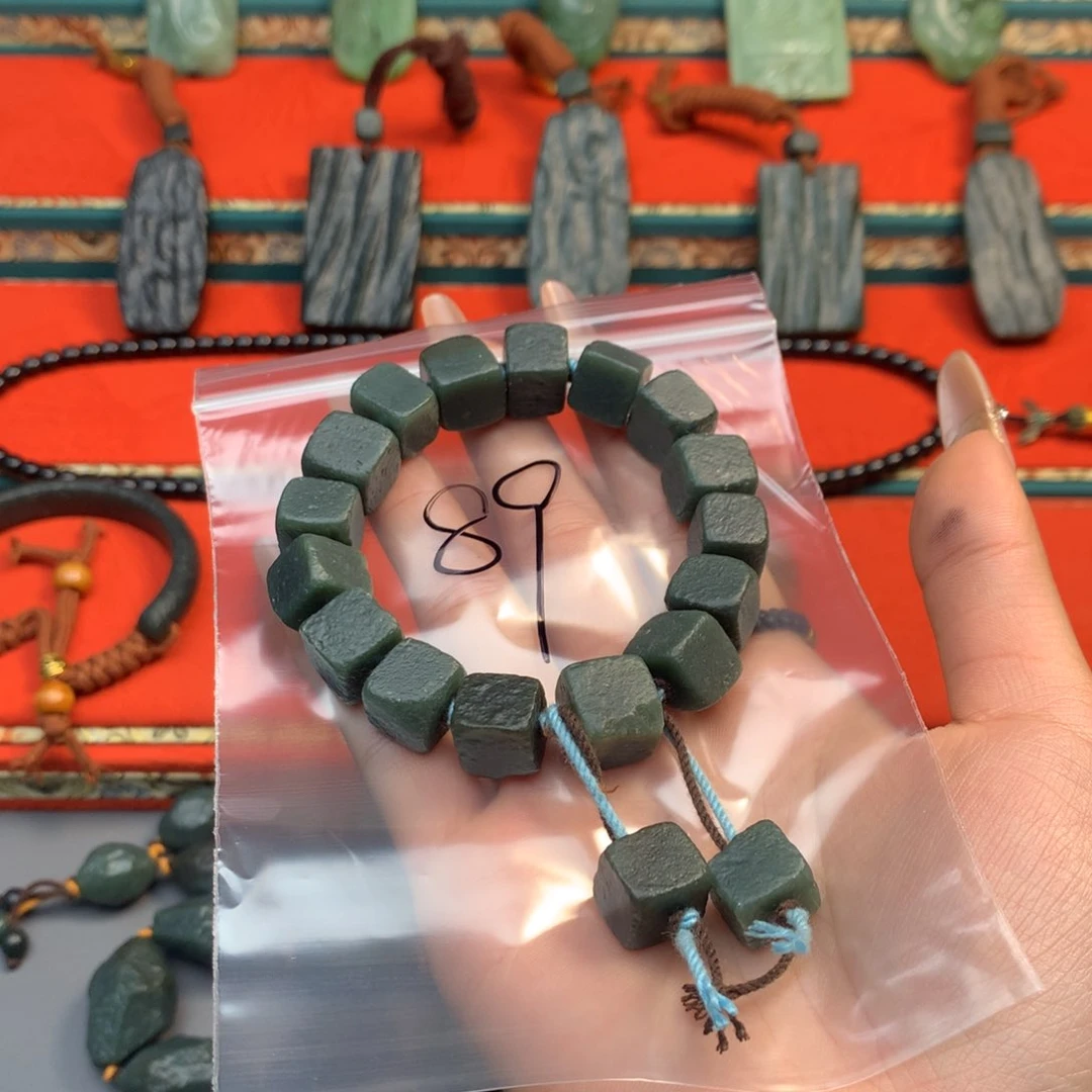 和田玉（糖玉）颈饰未镶嵌行****肉