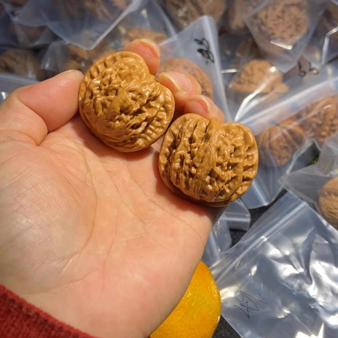 文玩核桃吊坠石子野狼49