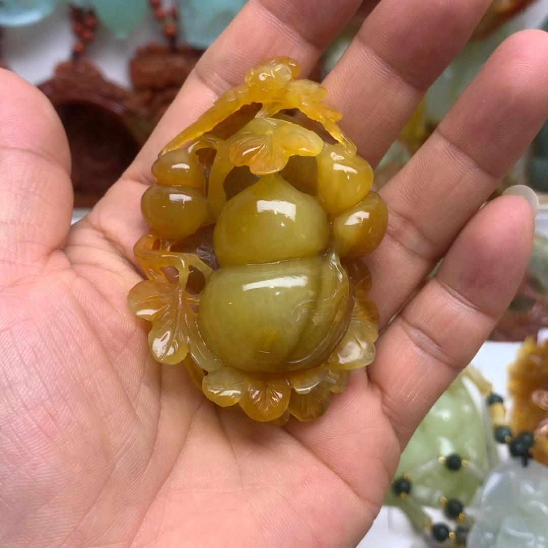 蛇纹石玉颈饰未镶嵌温***道