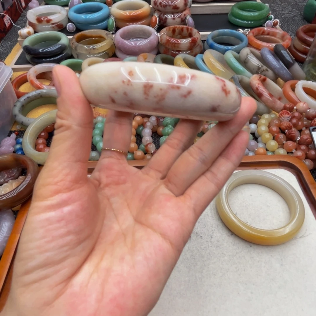 水***心石英岩玉未镶嵌圈口58