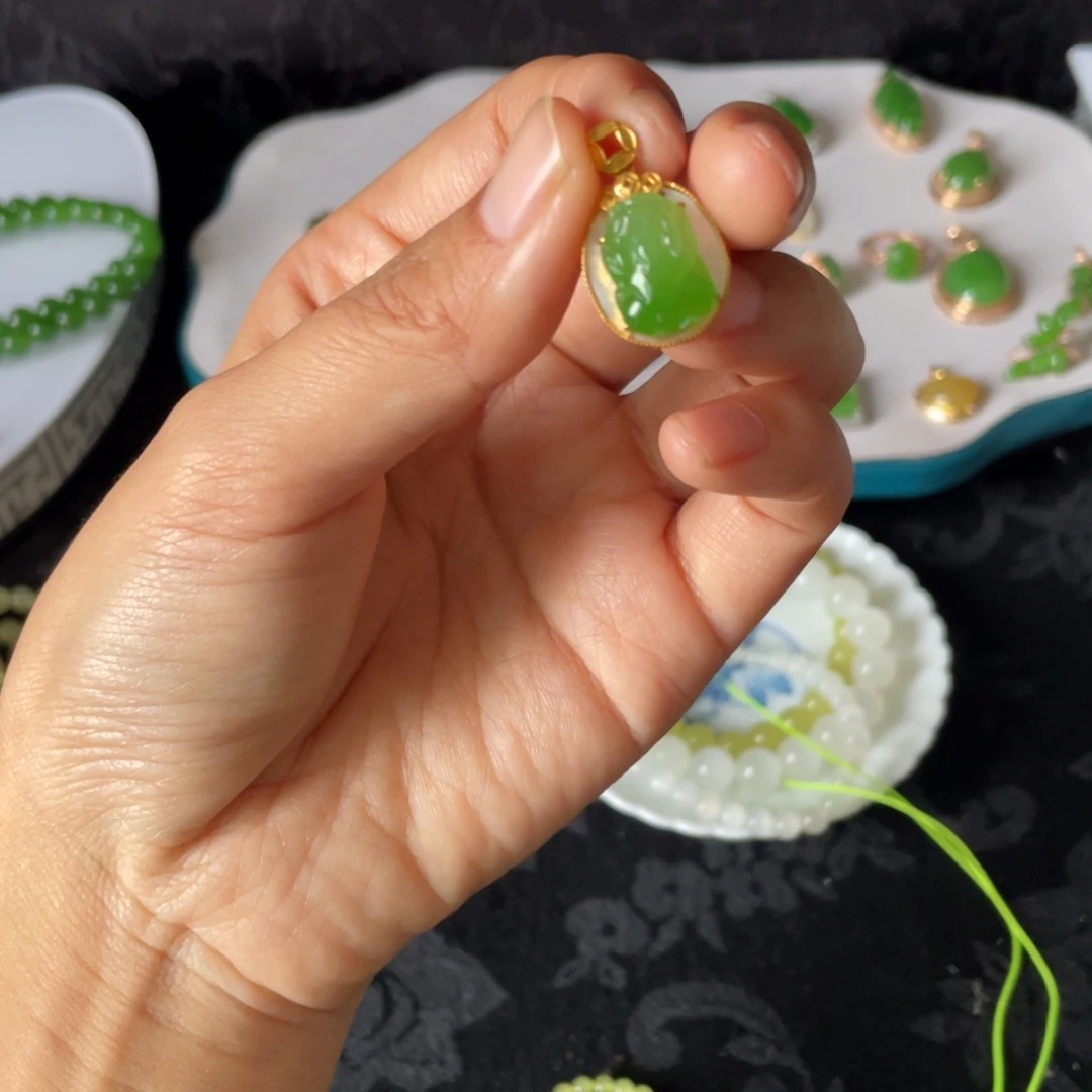 和田玉18K金镶嵌挂件