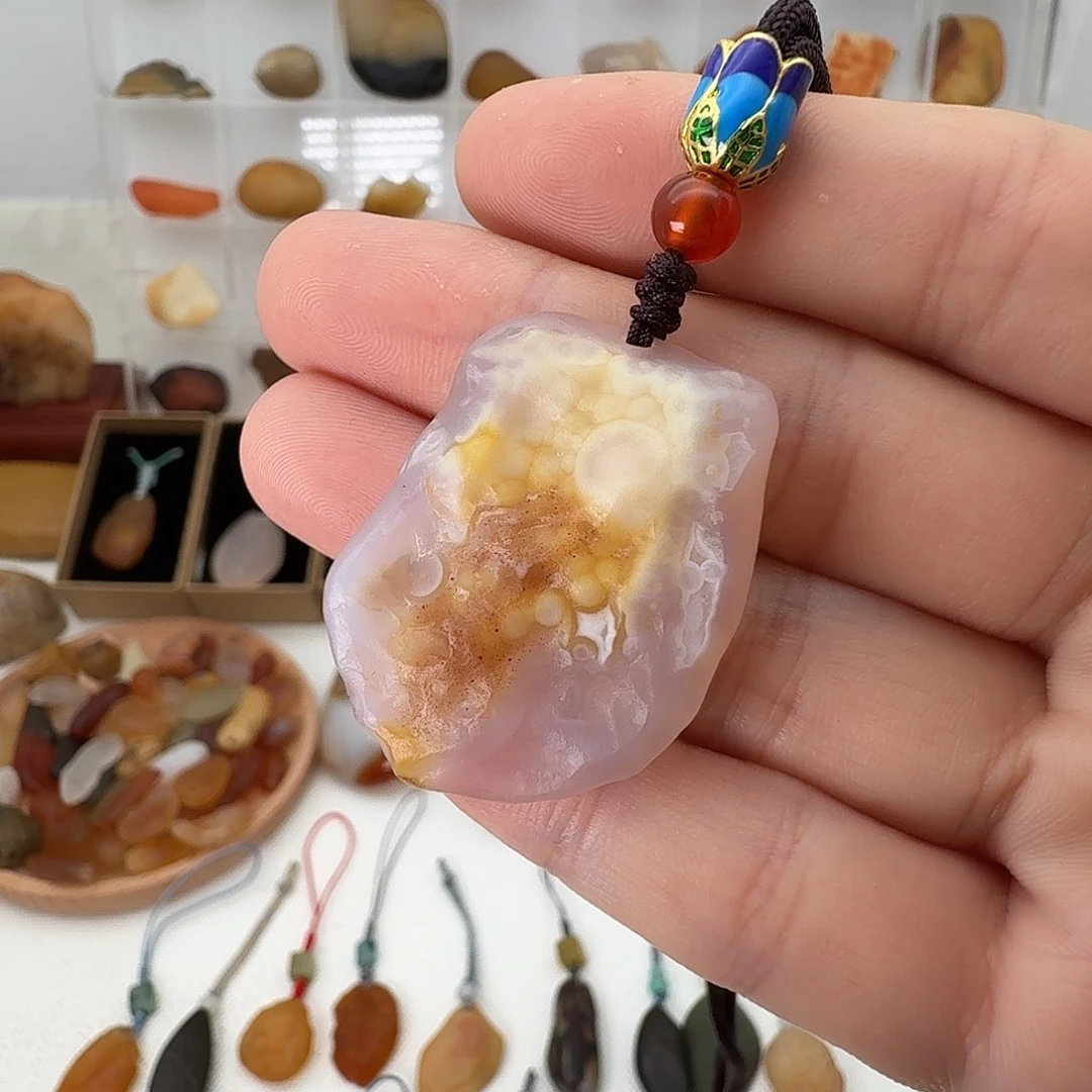 只买单纯的吊坠，没带链子，属的性质。