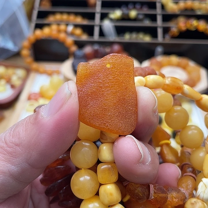 C***s琥珀未镶嵌套链吊坠