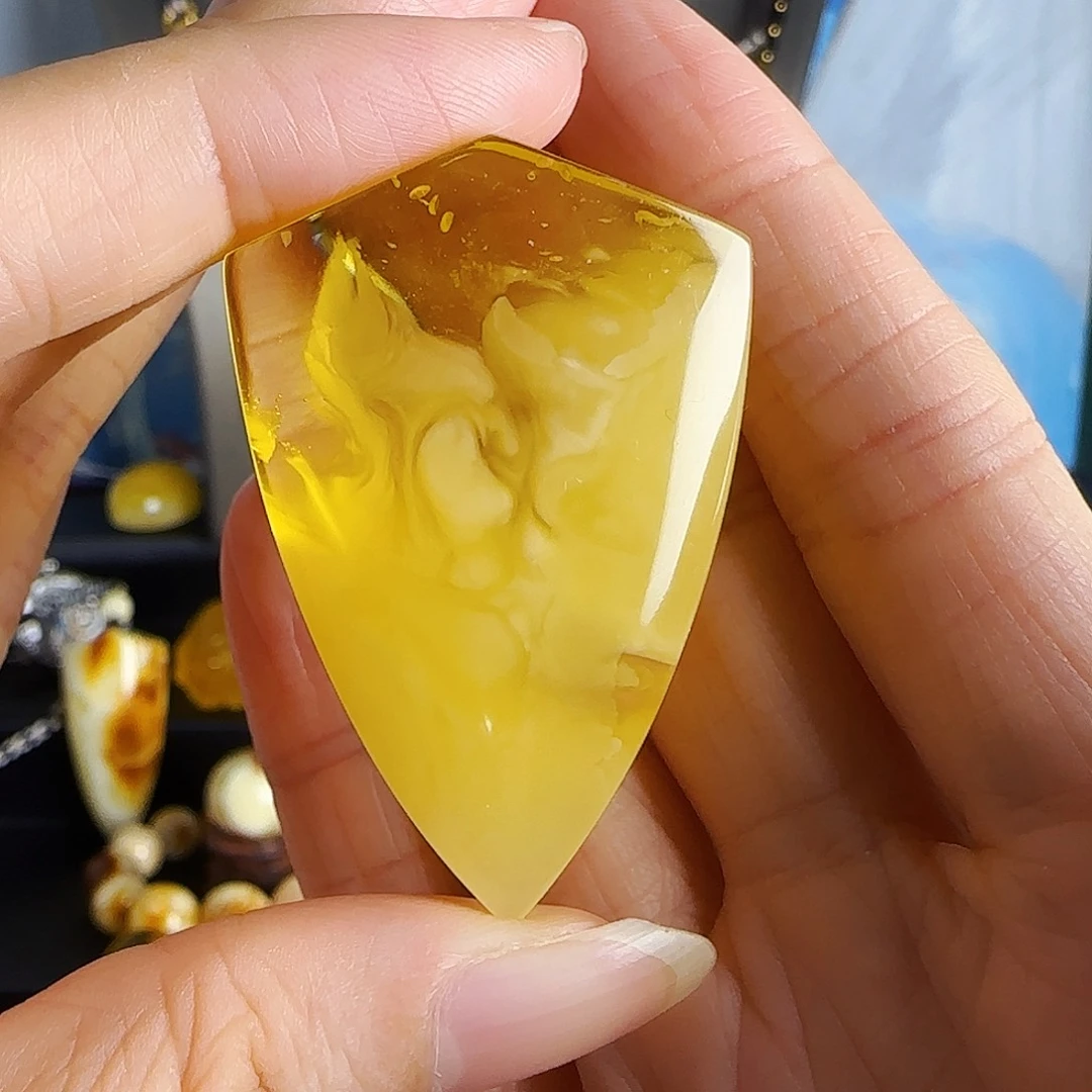 蜜蜡未镶嵌颈饰金白妖蜡盾牌