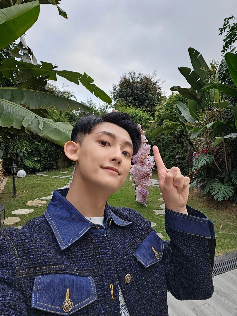 TOLEX2024新款手工时尚百搭女包长桶16棕色