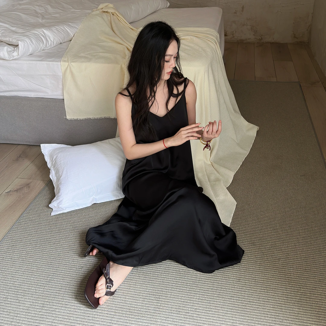 带胸垫吊带睡裙女夏季薄款冰丝超长款黑色性感连衣裙防凸点家居服