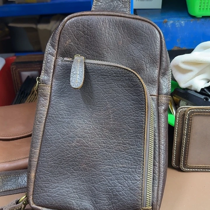 疯马牛皮小胸包咖色264