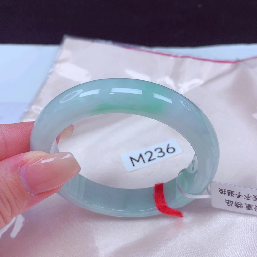翡翠手镯未镶嵌手镯