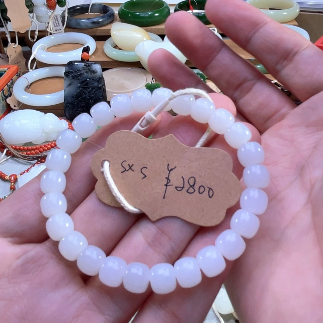 颈饰未镶嵌和田玉猪*