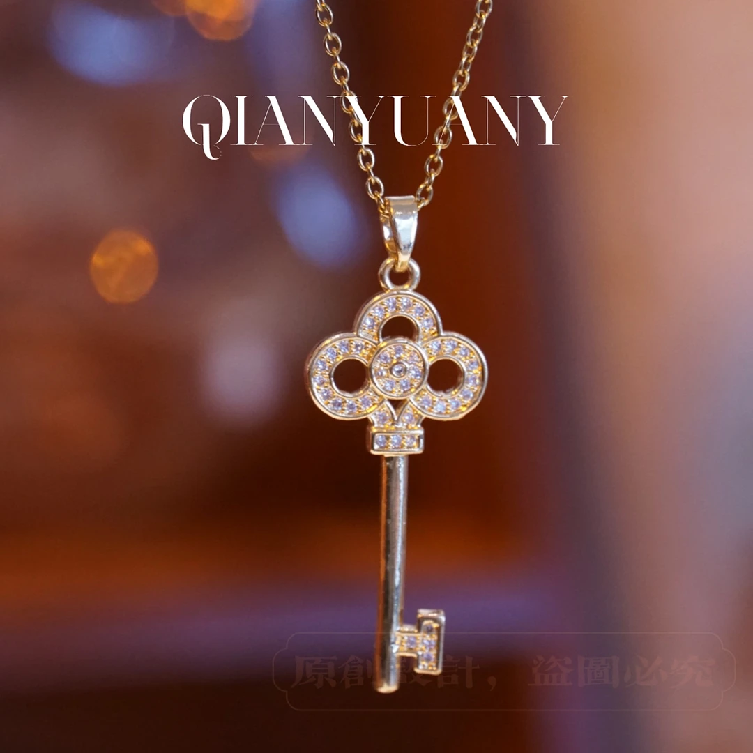 钛钢项链 房门钥匙溢彩格调项链 Y327