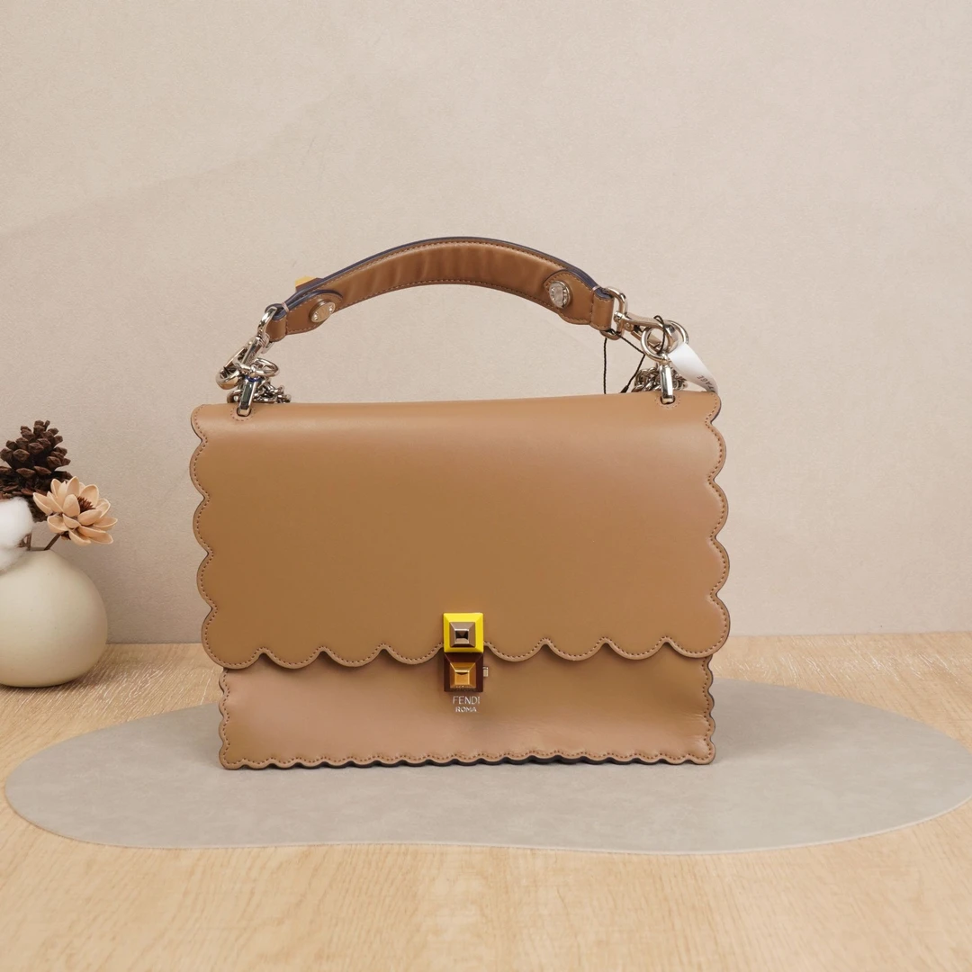 95新 FENDI/芬迪 芬迪KanI链条风琴包中号棕色牛皮/DS035540