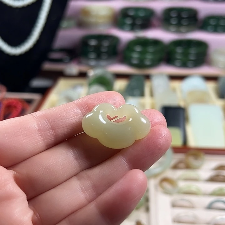 和田玉（糖玉）未镶嵌颈饰