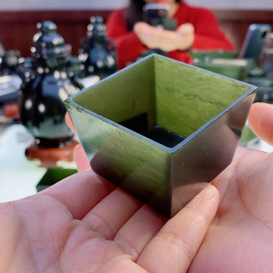 和田玉（青玉）摆件未镶嵌微瑕