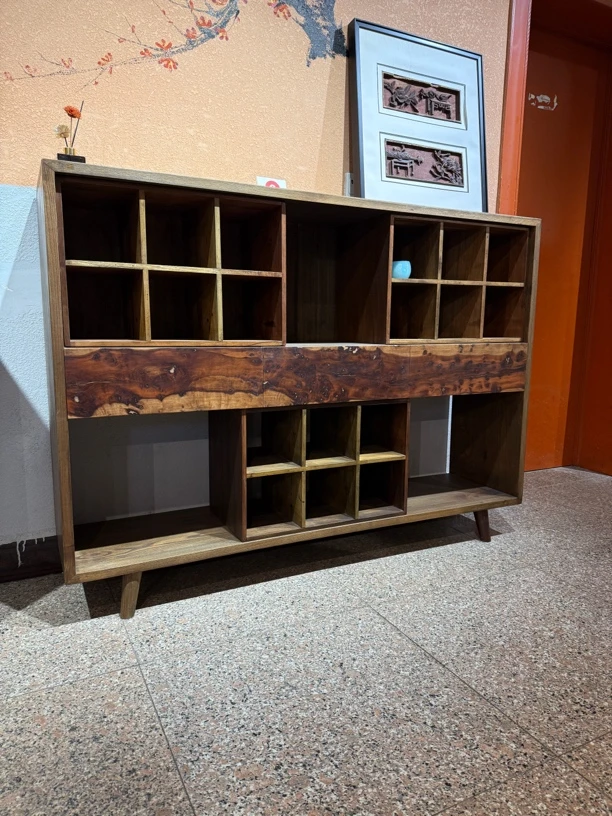 全木长边柜#多功能#多宝阁博古架#格间规整，天然木纹如画卷铺展