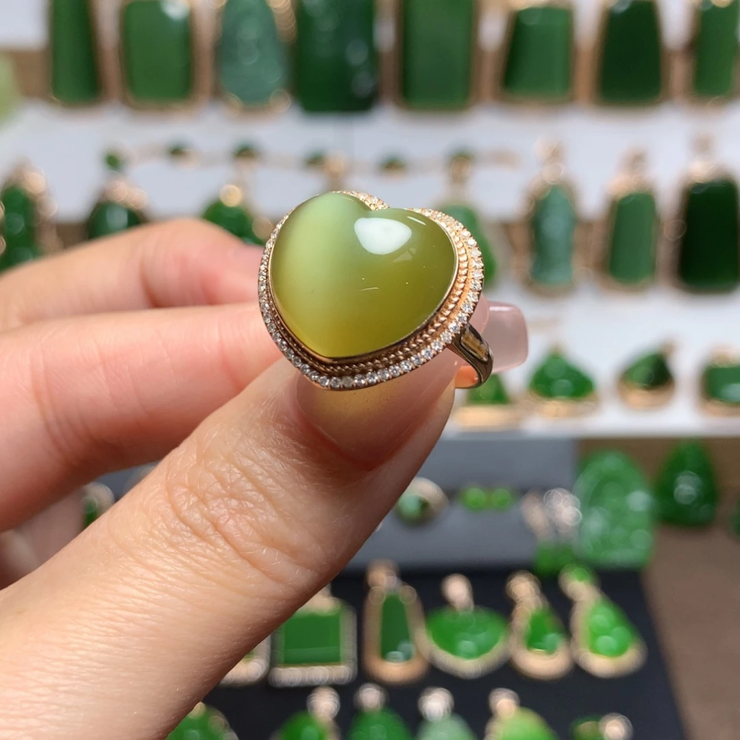 和田玉（碧玉）戒指18K金镶嵌