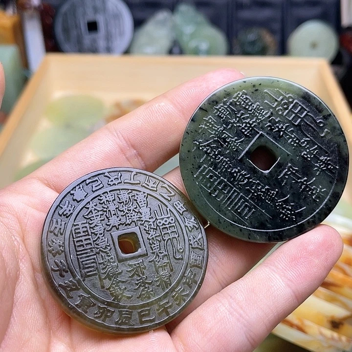 蛇纹石玉挂件未镶嵌花***?