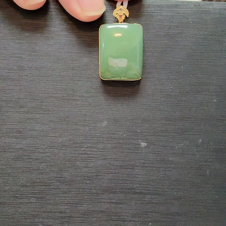 颈饰18K金镶嵌和田玉仓库