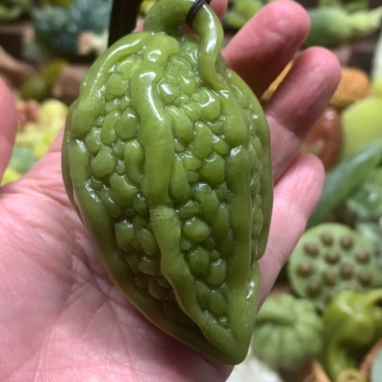 蛇纹石玉手把件未镶嵌蓝**?