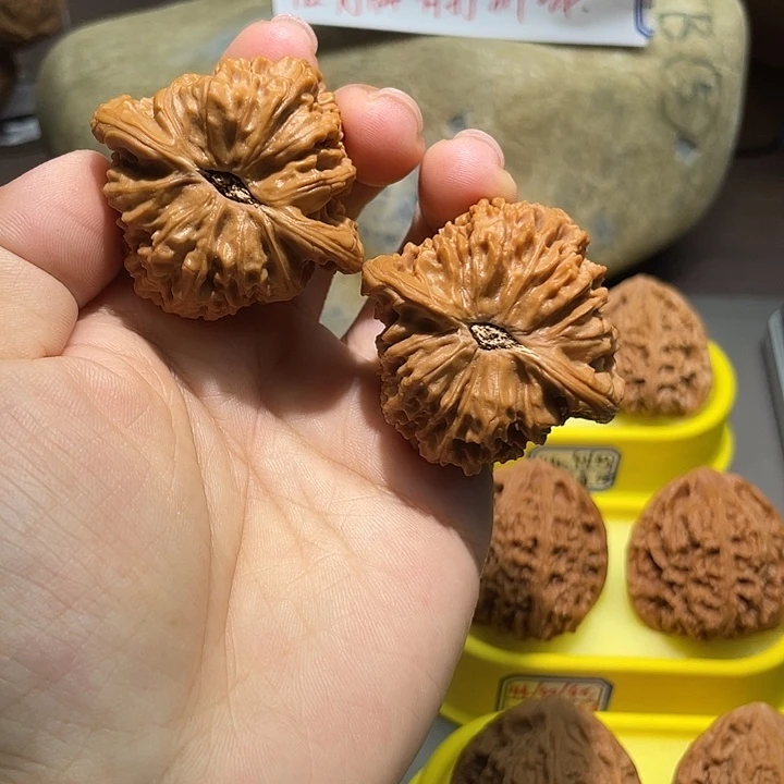 把件文玩核桃21号，46尺球疆修尖