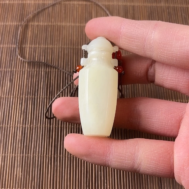 朝***阳和田玉未镶嵌挂件