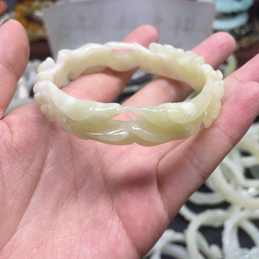 蛇纹石玉未镶嵌手镯