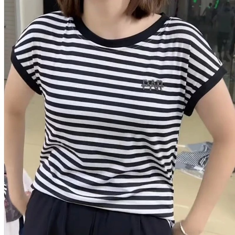 妈妈短袖t恤女条纹上衣中老年夏装2025新款宽松大码显瘦减龄小衫