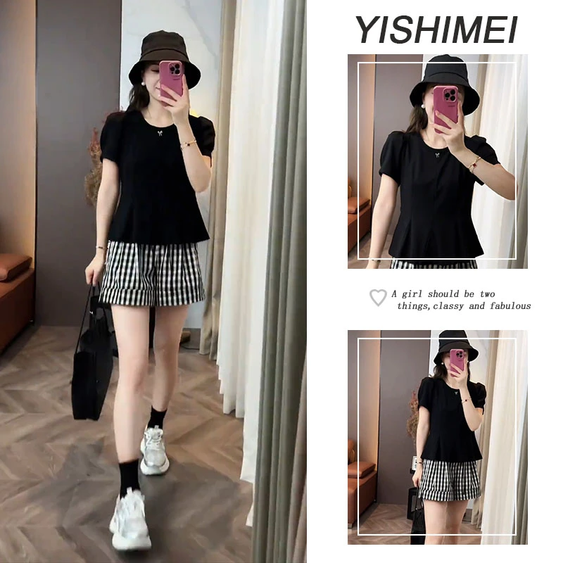 2025年夏季时尚穿搭一整套ins风新款爆款圆领上衣格子短裤两件套