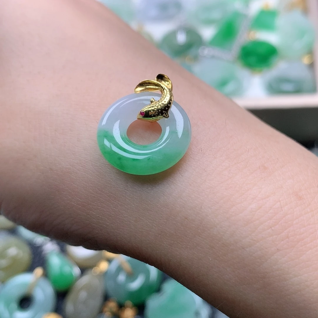 【闪购商品】翡翠18K金镶嵌吊坠(赠链)