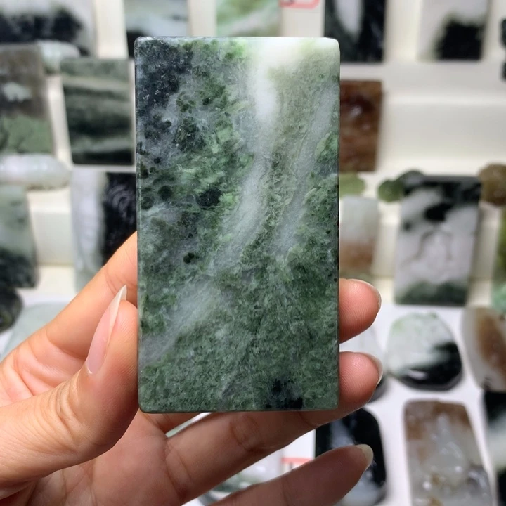 独山玉未镶嵌颈饰