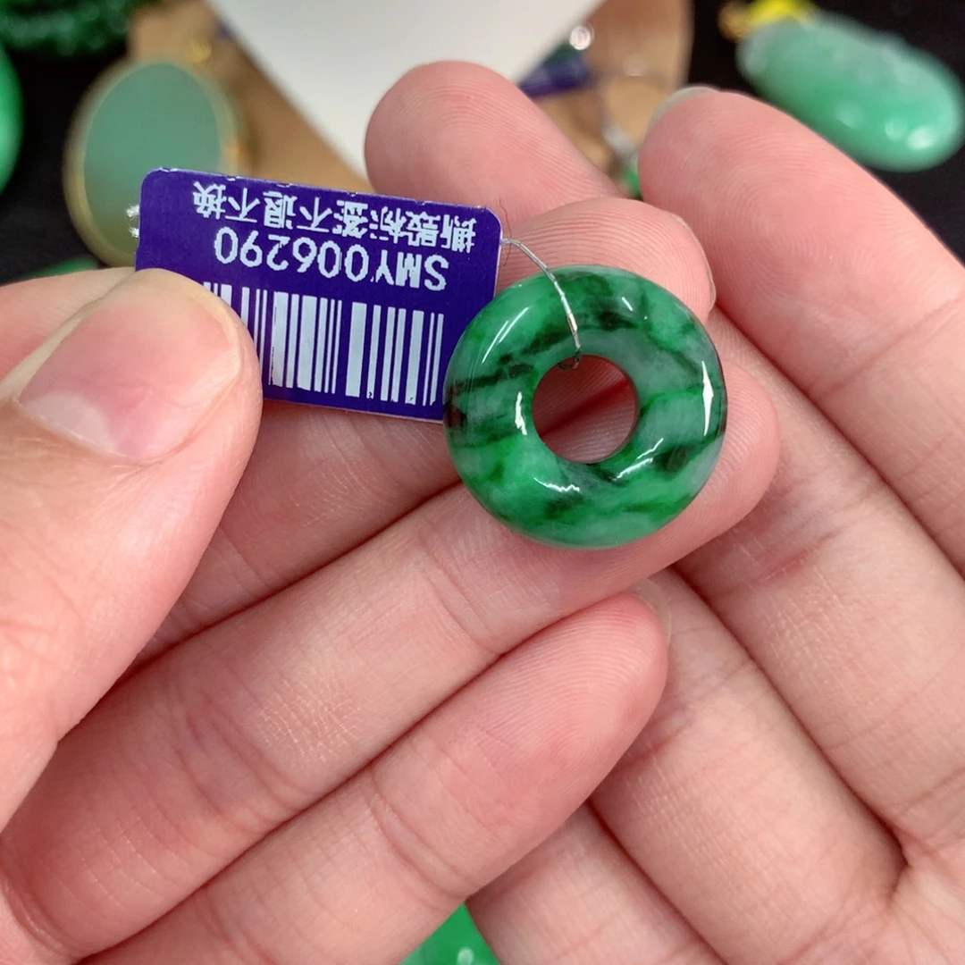 颈饰未镶嵌翡翠……