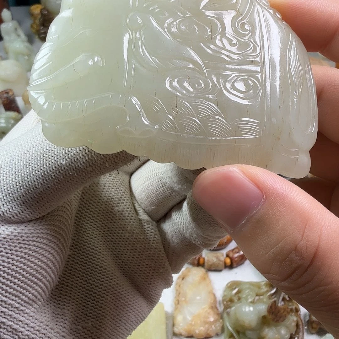 喜***儿和田玉（糖玉）未镶嵌颈饰
