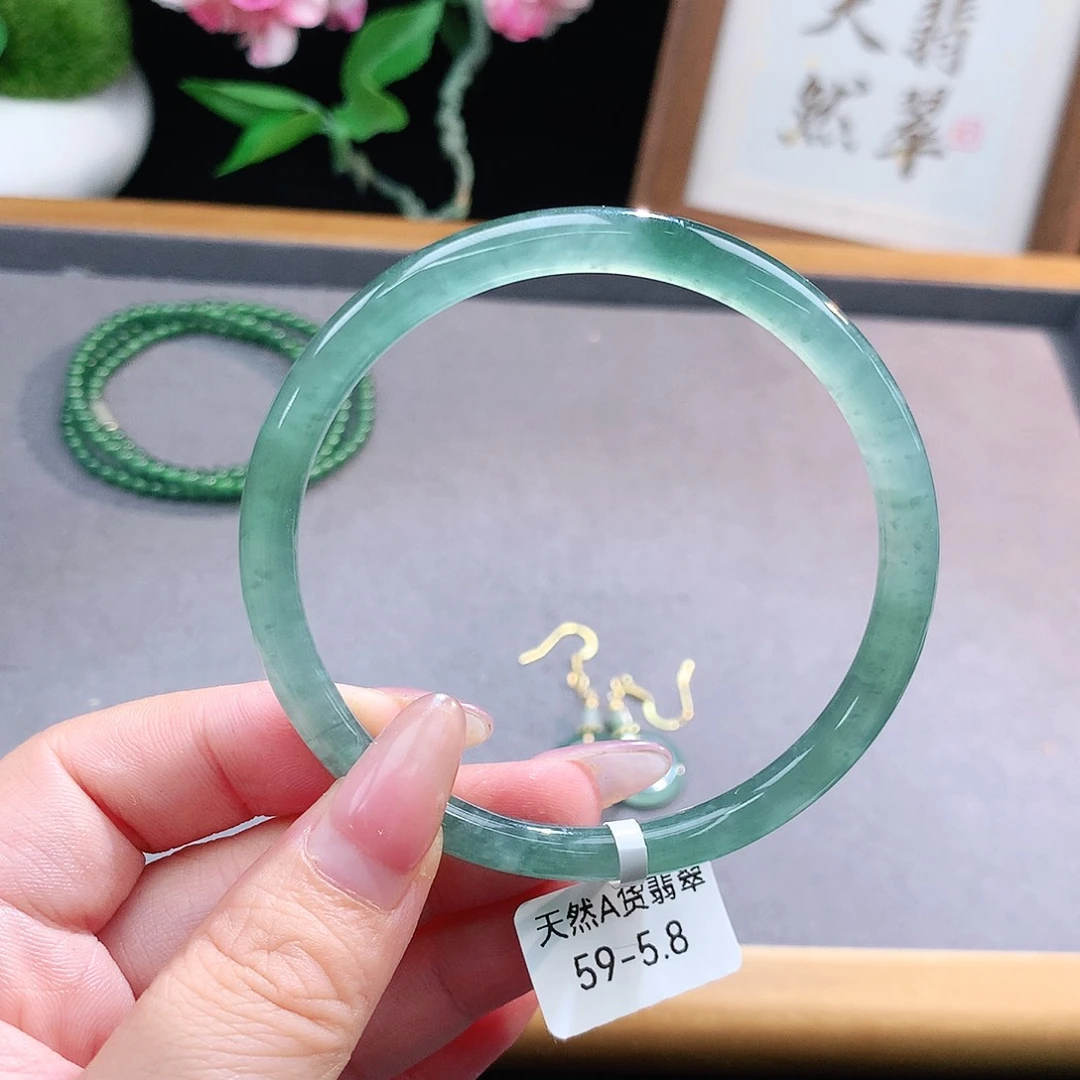 未镶嵌手镯（圆镯）翡翠