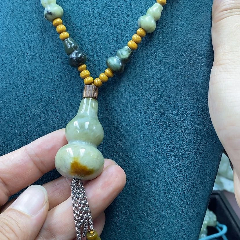 【闪购商品】蛇纹石玉未镶嵌吊坠