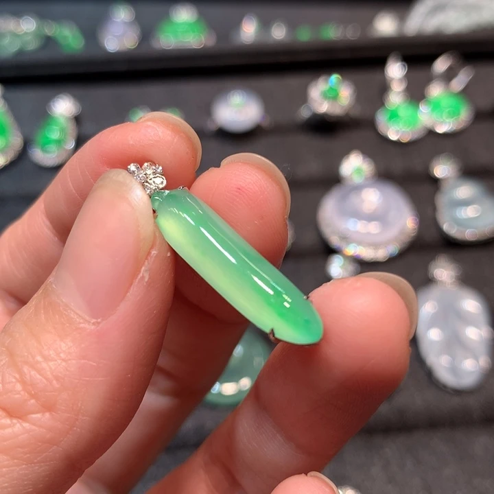 【闪购商品】颈饰18K金镶嵌翡翠翡翠