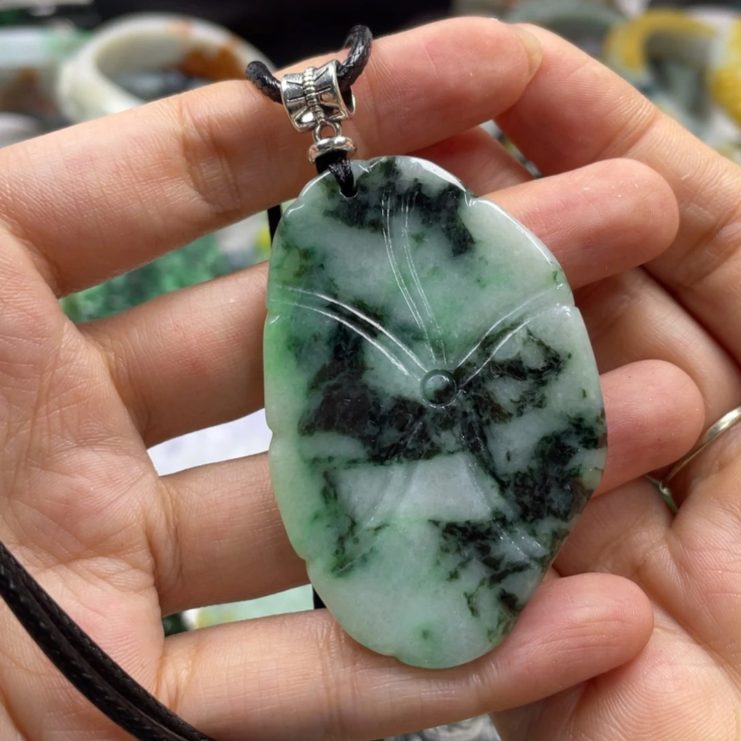 翡翠未镶嵌项圈时****司牌子