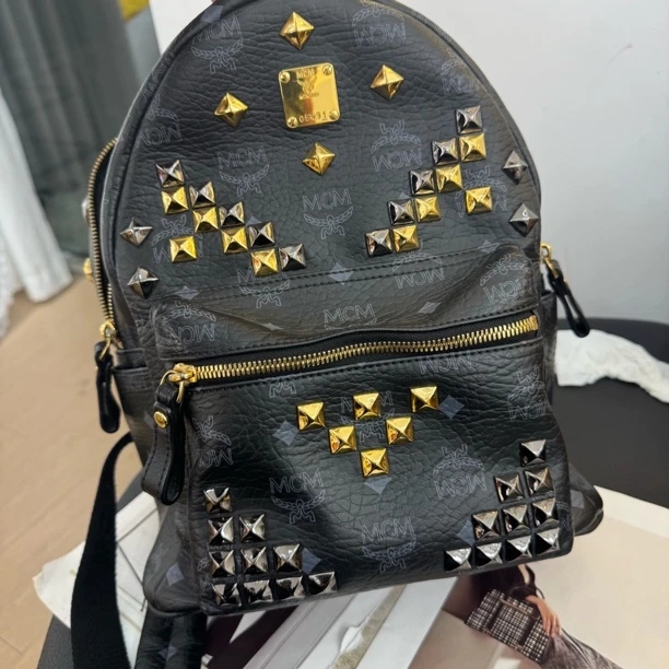 99新 MCM 大麦中古/mcm黑色铆钉双肩包/小号