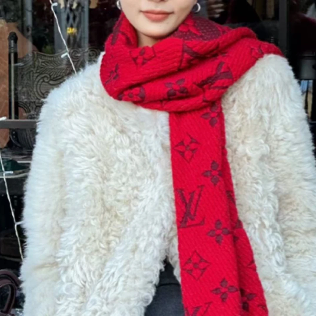 99新 LouisVuitton/路易威登 A8758 LV 红色围巾 99新
