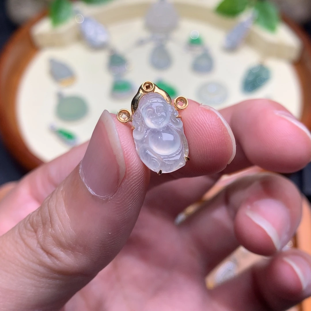 翡翠18K金镶嵌颈饰财神