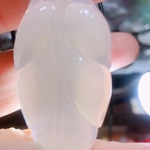 未镶嵌颈饰玛瑙/玉髓白冰金枝玉叶玛瑙吊坠