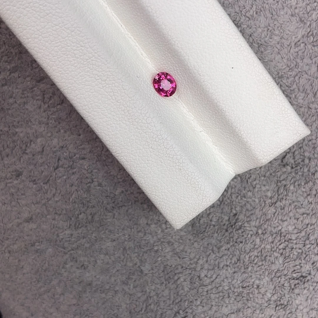 裸石未镶嵌碧玺0.33Ct。