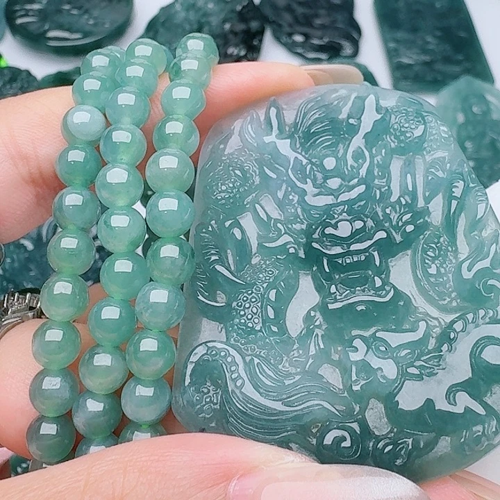 翡翠未镶嵌颈饰多样性发其一