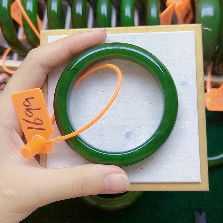 和田玉（碧玉）未镶嵌手镯