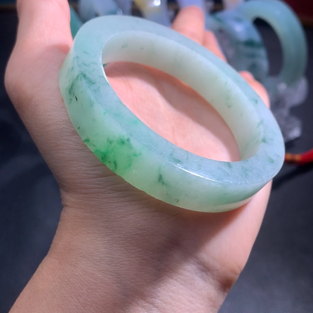 未镶嵌翡翠手镯定制翡翠