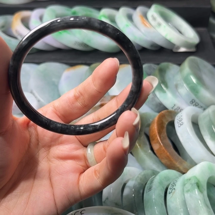 定制翡翠未镶嵌手镯