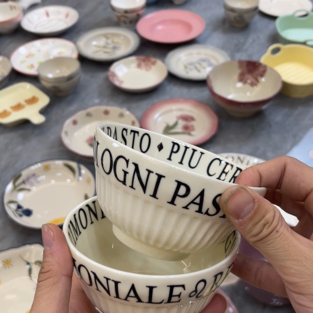 陶瓷微瑕餐具介意勿拍，满18飞！